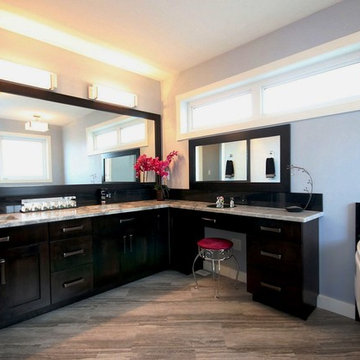 Ensuite Double Sink Vanity and Makeup Counter