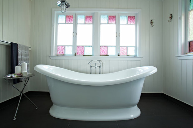 トラディショナル 浴室 by BOLD Architecture + Interior Design