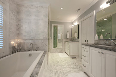 シカゴにあるトラディショナルスタイルのおしゃれな浴室の写真