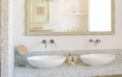 10 Bathrooms with Stylish Countertop Basins