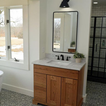 Fairfield, Iowa - Modern Farmhouse Bathroom
