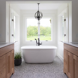 https://www.houzz.com/hznb/photos/fairfield-iowa-modern-farmhouse-bathroom-farmhouse-bathroom-phvw-vp~149829440