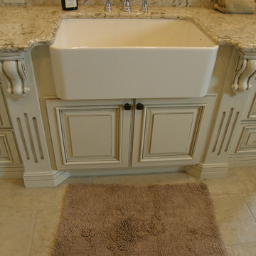 Farm Sink Vanity with Fluted Columns & Corbels