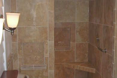 Foto de cuarto de baño de estilo de casa de campo con baldosas y/o azulejos de piedra