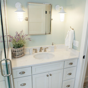 Farmhouse Girl's Bath in Barrington Hills