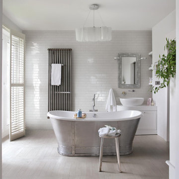 Farmhouse inspired bathroom - Walls and Floors