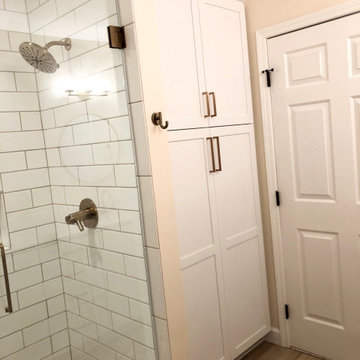 75 Wood-Look Tile Floor Bathroom with White Cabinets Ideas You'll Love -  November, 2022 | Houzz