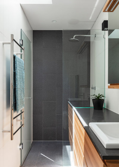 コンテンポラリー 浴室 by anderson architecture