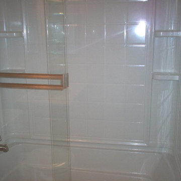 Fiberglass 4 piece combo tub/shower with Brushed Nickel Fixtures