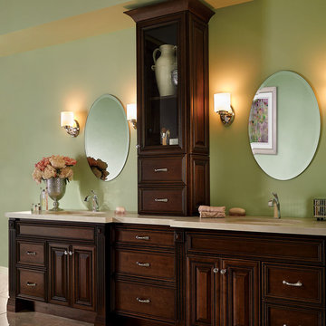 Fieldstone Cabinetry Master Bath Suite in Cherry