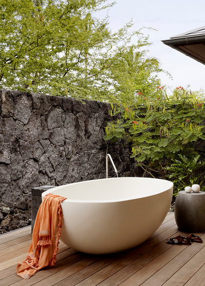 Tropical Bathroom by ZAK Architecture