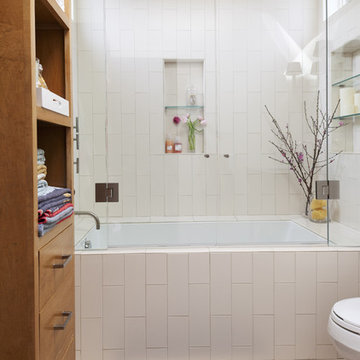 Ford Street Bathroom by EM DESIGN INTERIORS