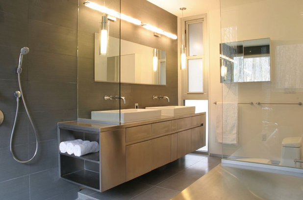 Contemporary Bathroom by KUBE architecture