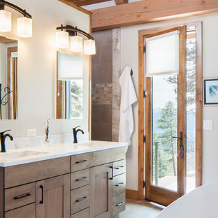 Immagine di una stanza da bagno padronale rustica con ante in legno scuro, pareti bianche, lavabo sottopiano, pavimento grigio e top bianco