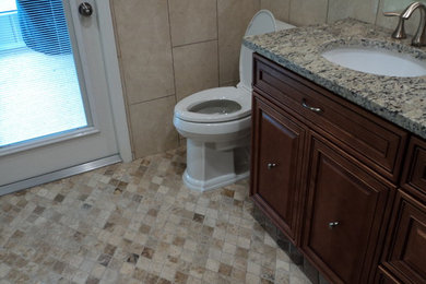 Exemple d'une salle de bain chic.