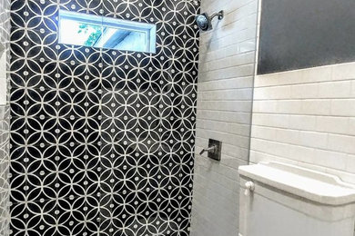 オースティンにあるエクレクティックスタイルのおしゃれな浴室の写真