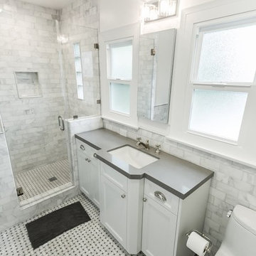 Frameless stand up shower