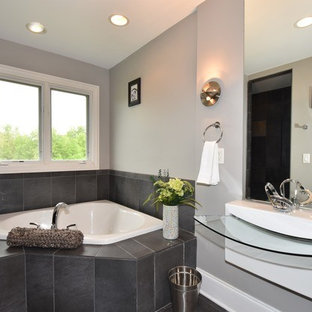 75+ Bäder mit Schieferfliesen und Glaswaschbecken/Glaswaschtisch Ideen