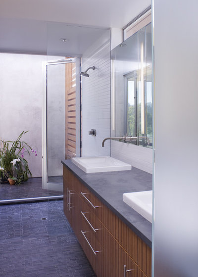 Modern Bathroom by John Lum Architecture, Inc. AIA