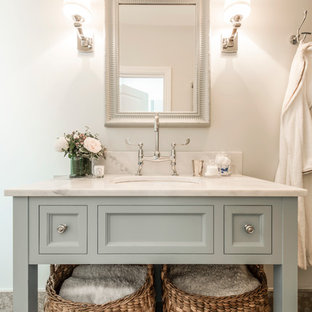 Ispirazione per una piccola stanza da bagno padronale tradizionale con nessun'anta, ante blu, top in marmo, pareti grigie e lavabo sottopiano