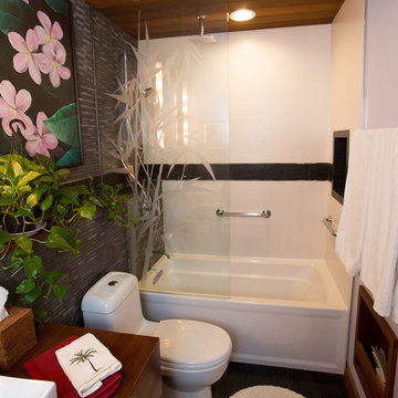 Fullerton: Modern-Tropical Bathroom
