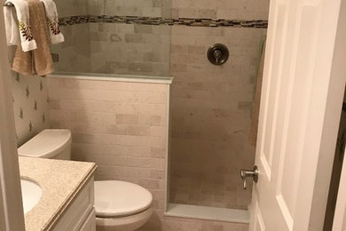 ジャクソンビルにあるトラディショナルスタイルのおしゃれな浴室の写真
