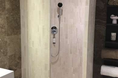 マンチェスターにあるコンテンポラリースタイルのおしゃれな浴室 (オープン型シャワー) の写真