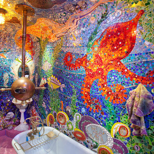 Foto de cuarto de baño bohemio con baldosas y/o azulejos en mosaico, baldosas y/o azulejos multicolor y suelo rosa