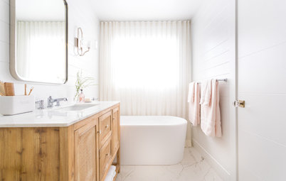 10 Beautiful White-and-Wood Bathrooms