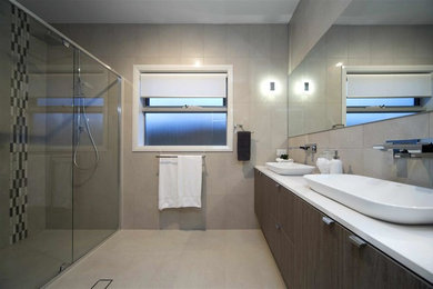 Modernes Badezimmer in Canberra - Queanbeyan