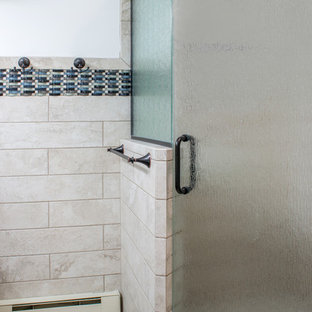 75+ Bäder mit schwarzen Fliesen und Glaswaschbecken/Glaswaschtisch