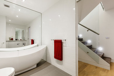 Exemple d'une salle de bain tendance.