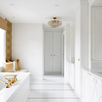 Gold details for this bathroom