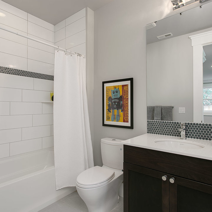 2Nd Bathroom Also Has In photo