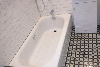 Bathroom - mid-sized modern master bathroom idea in New York
