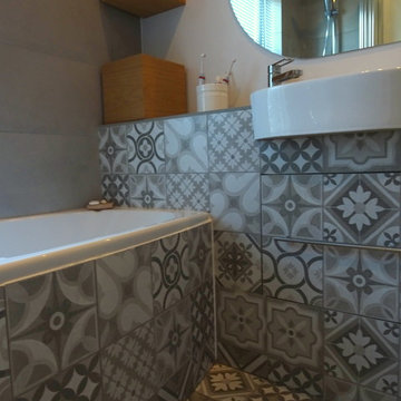 GREY MEDITERRANEAN TILES BATHROOM