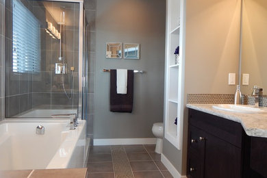 Immagine di una stanza da bagno padronale chic con ante lisce, ante in legno bruno, vasca ad alcova, doccia alcova, piastrelle in ceramica e porta doccia a battente