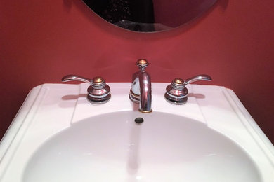 ワシントンD.C.にある低価格の小さなトラディショナルスタイルのおしゃれなバスルーム (浴槽なし)の写真