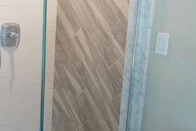 Small minimalist 3/4 porcelain tile bathroom photo in Boston with a one-piece toilet and gray walls