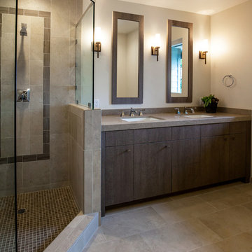 Guest Bath in Contemporary style