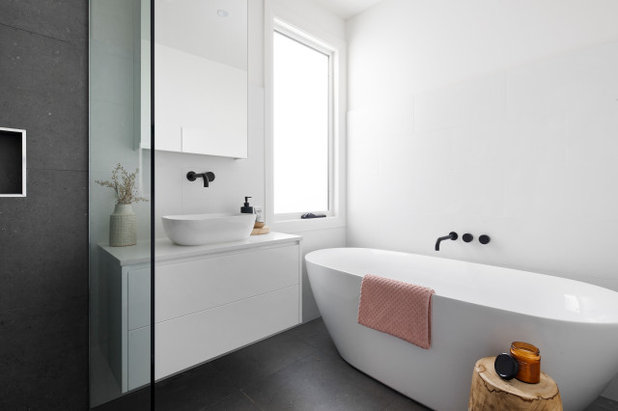 Modern Bathroom by Ardent Architects Pty Ltd