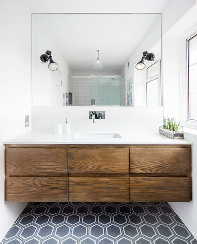 Midcentury Bathroom by LAURA LAKIN DESIGN