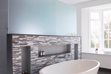 This is an example of a modern bathroom in Devon.