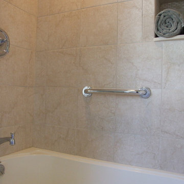 Guest shower with niche and chrome fixtures