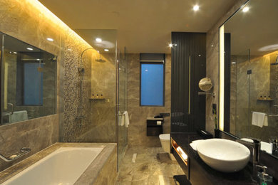 Example of a trendy bathroom design in Delhi