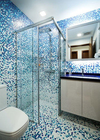 Modern Bathroom by Matrix Interior