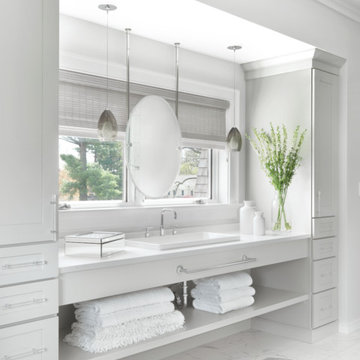 Hamptons-Inspired Frontenac Residence