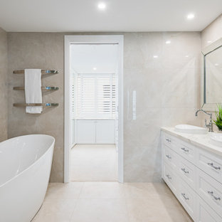 Beach style bathroom in Gold Coast - Tweed.