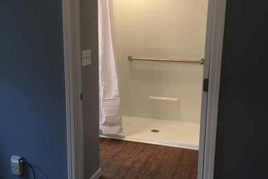 Ejemplo de cuarto de baño pequeño con ducha con cortina