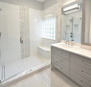 https://st.hzcdn.com/fimgs/pictures/bathrooms/heritage-palms-remodel-royal-palm-closet-design-and-fine-cabinetry-img~a9a1271b0cf5a762_7765-1-0b9515b-w182-h175-b0-p0.jpg